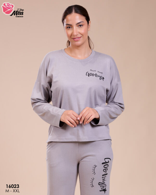 MR 16023 b Elegant 2-Piece Set – Luxurious & Comfortable 16023