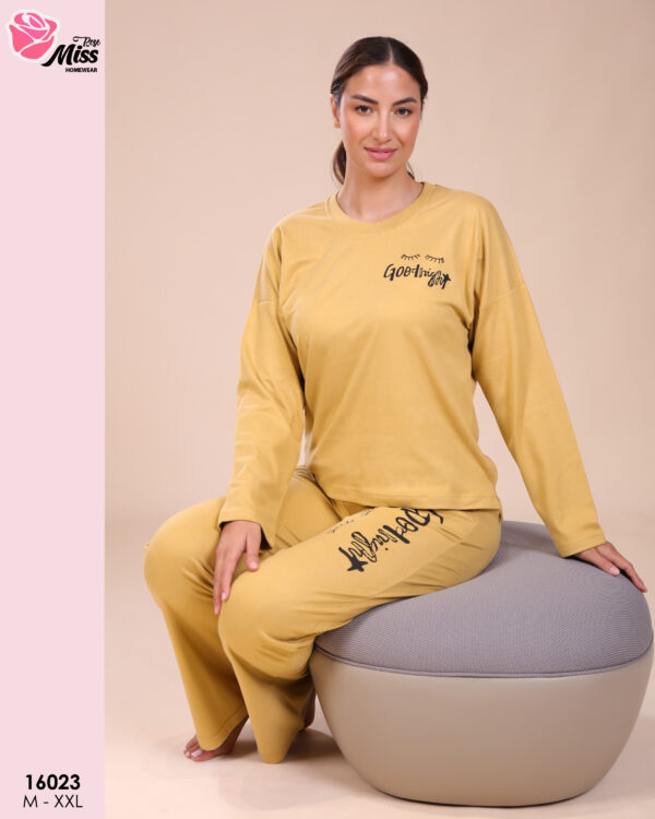 MR 16023 d Elegant 2-Piece Set – Luxurious & Comfortable 16023