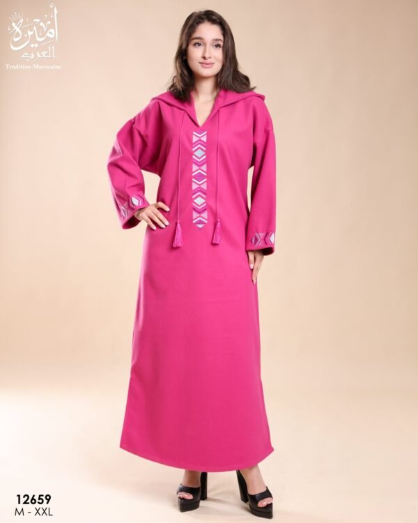 Amira Djellaba brodée à capuche – Réf 12659 – Fuchsia