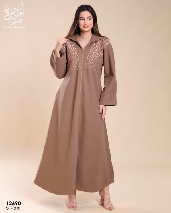 Amira Djellaba zippée brodée – Réf 12690 – Taupe
