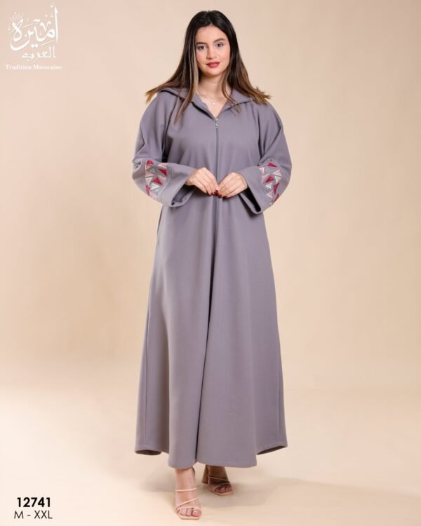 Amira Djellaba zippée brodée – Réf 12741 – Gris