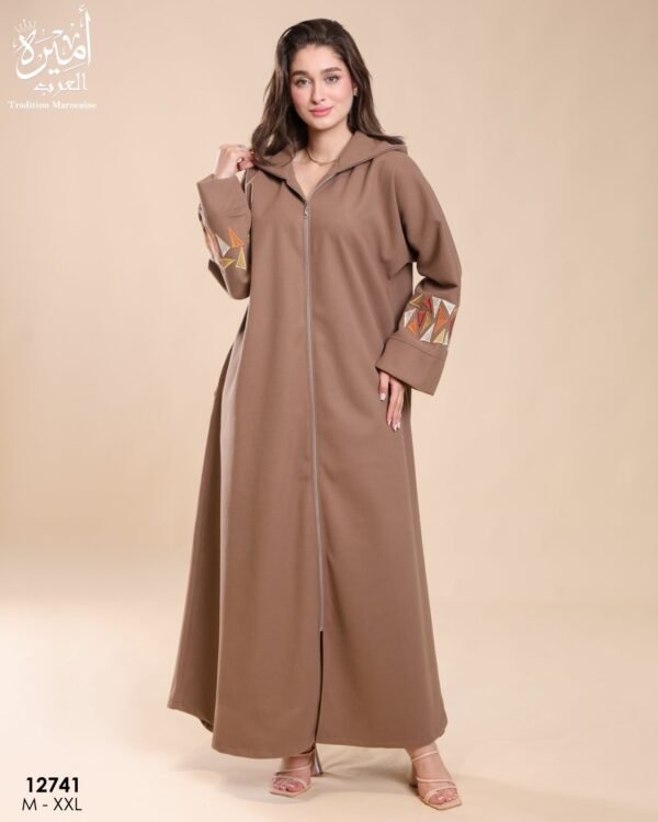 Amira Djellaba zippée brodée – Réf 12741 – Taupe