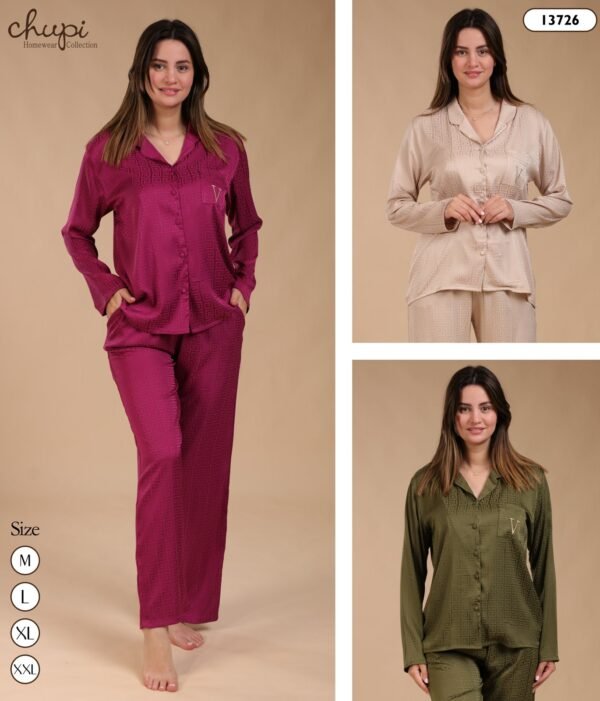 Chupi Pyjama satiné boutonné – Réf 13726 – Couleurs assorties Chupi Pyjama satiné boutonné – Réf 13726 – Couleurs assorties