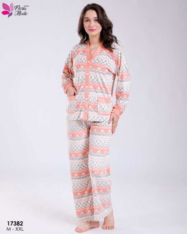 Flora Mode Pyjama polaire boutonné jacquard – Réf 17382 – Corail Flora Mode Pyjama polaire boutonné jacquard – Réf 17382 – Corail