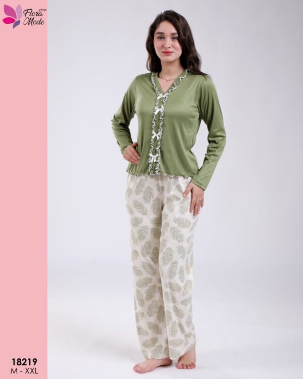 Flora Mode Pyjama volants pantalon imprimé plumes – Réf 18219 – Vert olive
