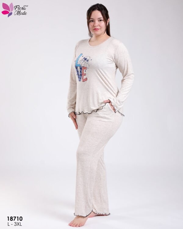 Flora Mode Pyjama imprimé LOVE grande taille – Réf 18710 – Beige