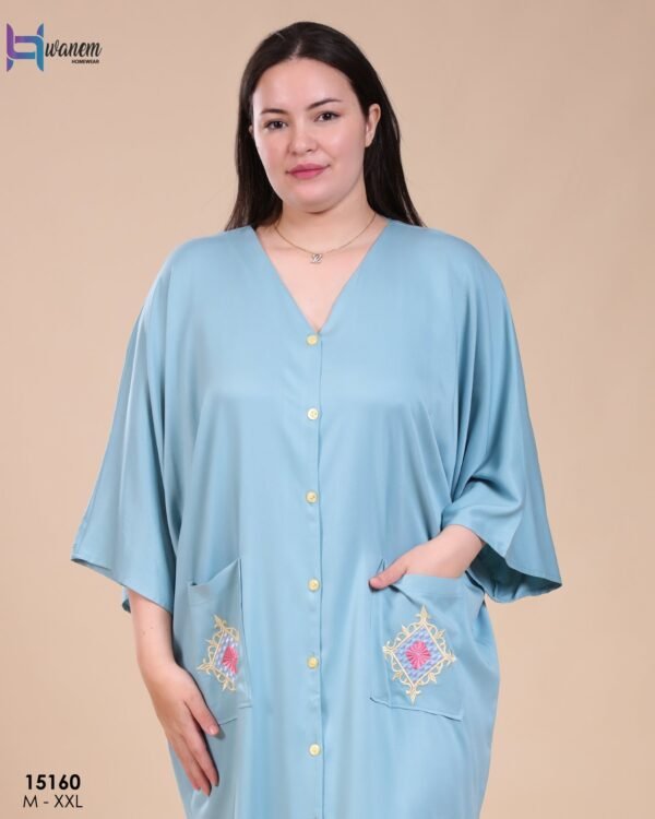 Hawanem Robe longue boutonnée brodée – Réf 15160 – Bleu ciel Hawanem Robe longue boutonnée brodée – Réf 15160 – Bleu ciel