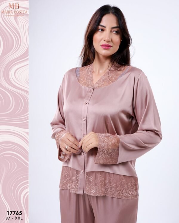 Maria Bonita Pyjama satin boutonné dentelle – Réf 17765 – Taupe rosé