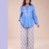 Rose Miss Ensemble blouse brodée et pantalon large – Réf 14116 – Bleu ciel