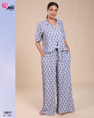 Rose Miss Pyjama imprimé ikat – Réf 15017 – Bleu lavande Rose Miss Pyjama imprimé ikat – Réf 15017 – Bleu lavande