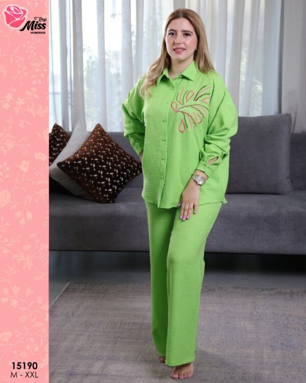 Rose Miss Ensemble chemise brodée et pantalon – Réf 15190 – Vert anis