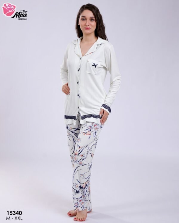 Rose Miss Pyjama boutonné fleuri – Réf 15340 – Écru marine