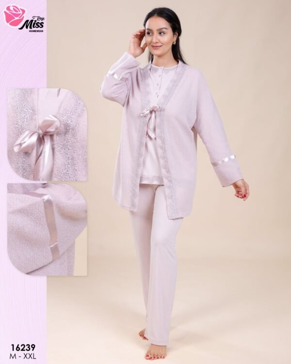 Rose Miss Ensemble pyjama et gilet dentelle 3 pièces – Réf 16239 – Mauve clair