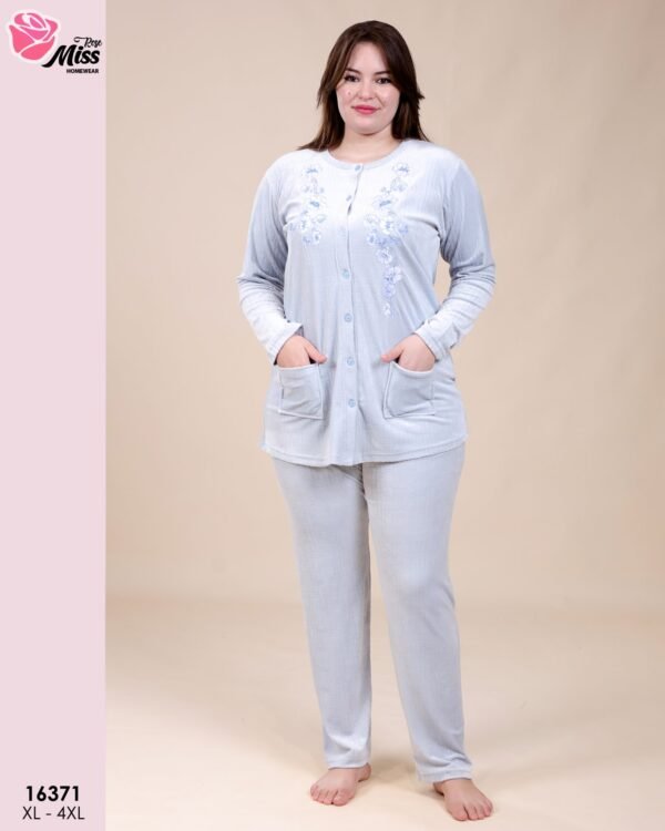 Rose Miss Pyjama velours boutonné brodé – Réf 16371 – Bleu ciel
