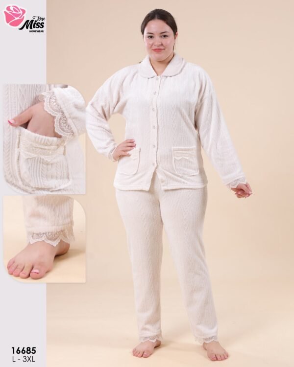 Rose Miss Pyjama polaire boutonné dentelle – Réf 16685 – Écru
