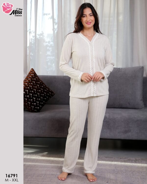 Rose Miss Pyjama boutonné côtelé – Réf 16791 – Beige