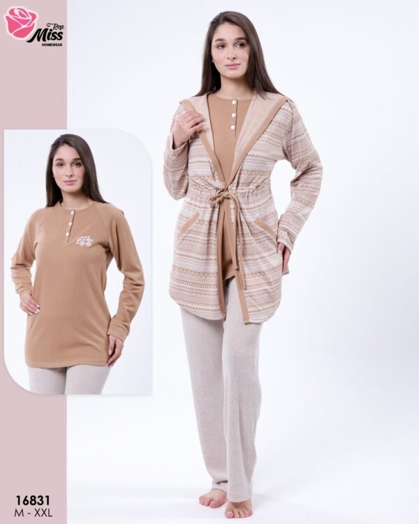 Rose Miss Ensemble pyjama et gilet jacquard capuche 3 pièces – Réf 16831 – Camel