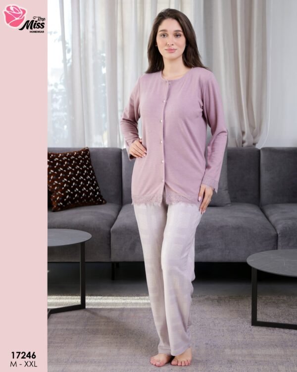 Rose Miss Pyjama boutonné dentelle – Réf 17246 – Mauve