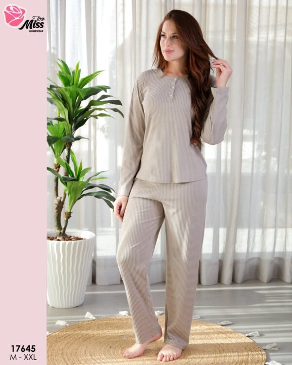 Rose Miss Pyjama côtelé col tunisien – Réf 17645 – Taupe Rose Miss Pyjama côtelé col tunisien – Réf 17645 – Taupe