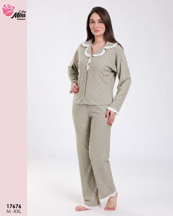 Rose Miss Pyjama boutonné matelassé broderie anglaise – Réf 17676 – Vert kaki