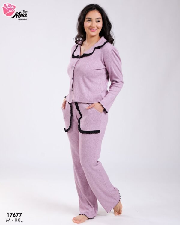 Rose Miss Pyjama côtelé col volanté – Réf 17677 – Lilas Rose Miss Pyjama côtelé col volanté – Réf 17677 – Lilas