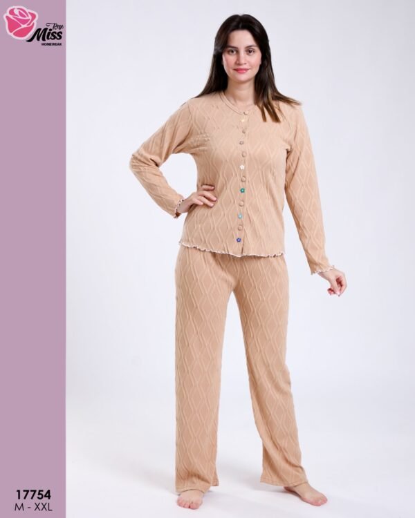 Rose Miss Pyjama boutonné jacquard – Réf 17754 – Camel