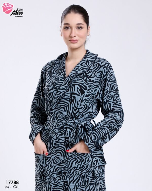 Rose Miss Robe de chambre longue zébrée – Réf 17788 – Bleu gris zébré
