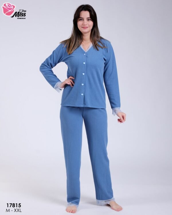 Rose Miss Pyjama côtelé boutonné dentelle – Réf 17815 – Bleu jean Rose Miss Pyjama côtelé boutonné dentelle – Réf 17815 – Bleu jean