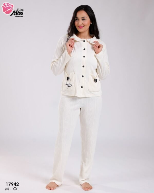 Rose Miss Pyjama jacquard col claudine – Réf 17942 – Écru