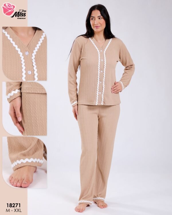Rose Miss Pyjama torsadé boutonné galon – Réf 18271 – Camel