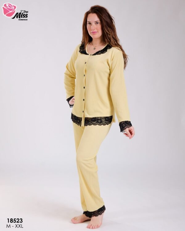 Rose Miss Pyjama boutonné dentelle noire – Réf 18523 – Jaune pâle