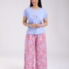 Rose Miss Ensemble t-shirt brodé et pantalon large fleuri – Réf 18748 – Bleu lavande
