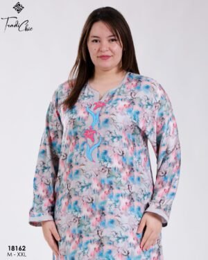 Tradi Chic Robe d'intérieur longue imprimée brodée – Réf 18162 – Gris fleuri Tradi Chic Robe d'intérieur longue imprimée brodée – Réf 18162 – Gris fleuri