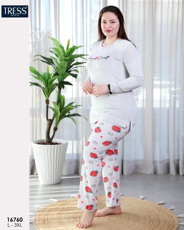 Tress Pyjama velours imprimé fraises – Réf 16760 – Gris clair